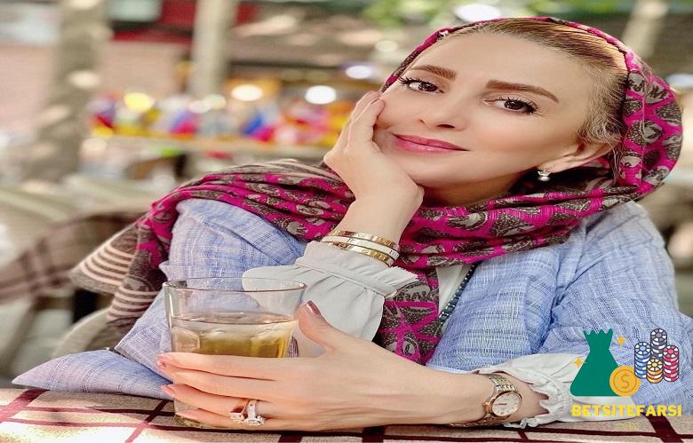 ژیلا صادقی کیست؟